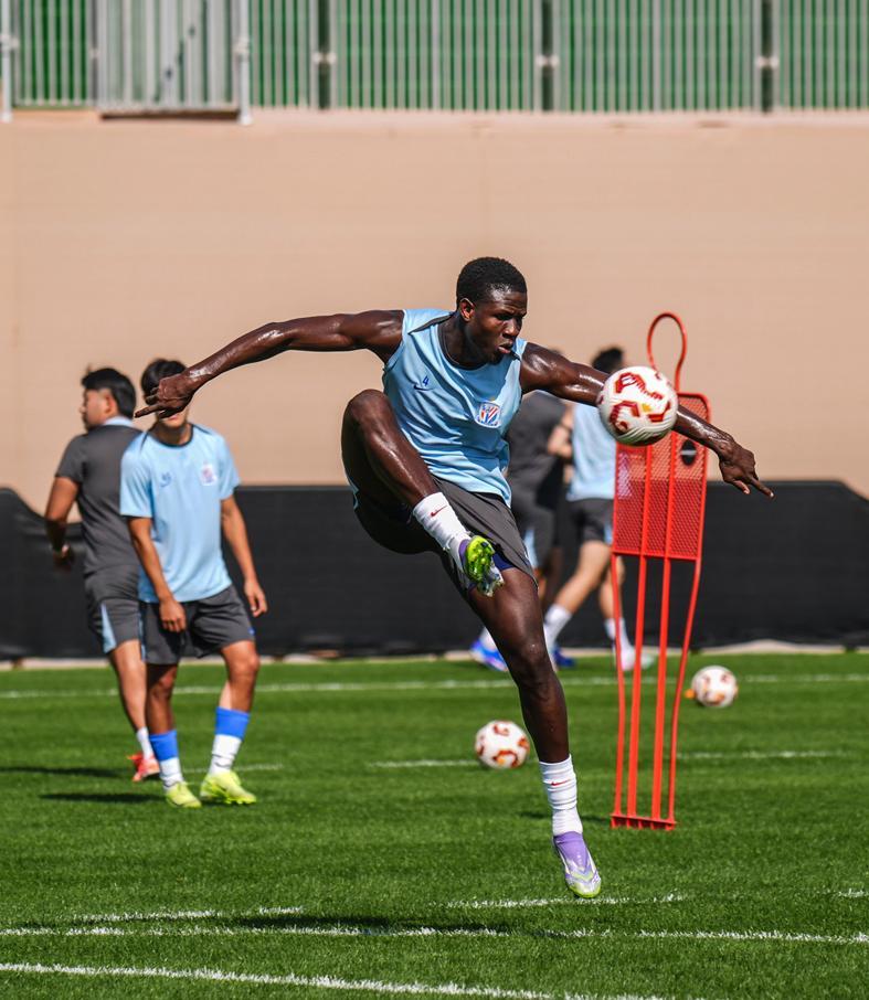 开云-申花新双煞迪拜操练!海港正谈买断王牌,英博小将去国安挑战太大