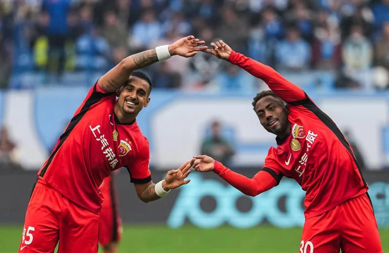 开云-申花新双煞迪拜操练!海港正谈买断王牌,英博小将去国安挑战太大